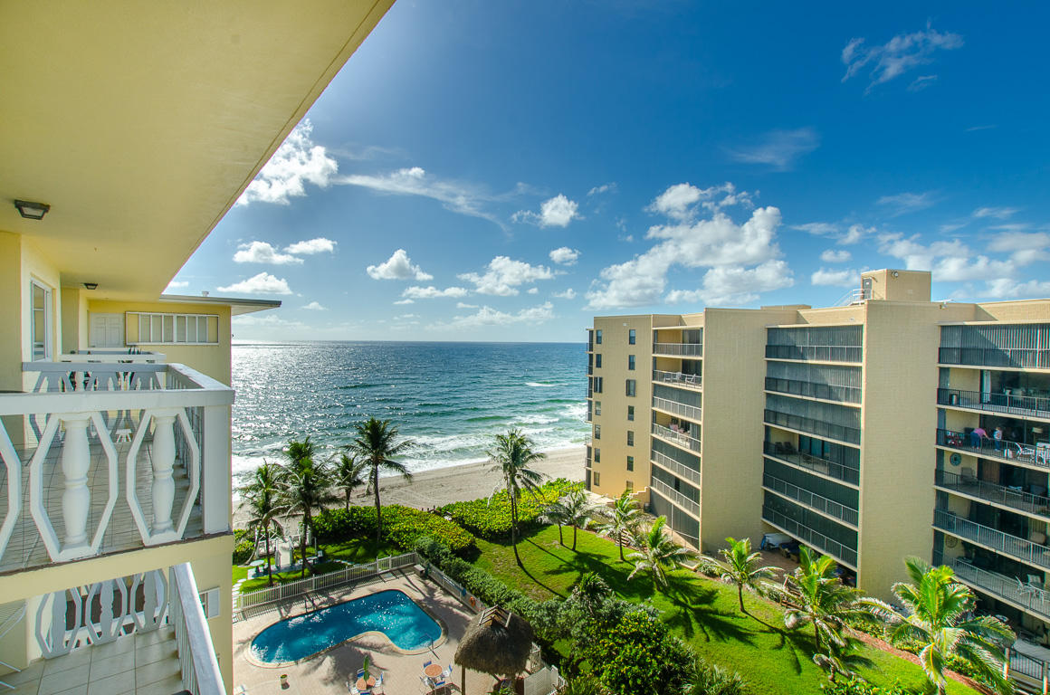 BEAUTIFUL RETREAT ON TOP FLOOR OF BOUTIQUE OCEANFRONT BUILDING. STEPS FROM ROOFTOP BBQ SUN DECK W/BREATHTAKING OCEAN/INTRACOASTAL VIEWS. UPDATED KITCHEN & NEWLY UPDATED BATHROOM. HEATED POOL & COVERED UNDERGROUND PARKING. STAY 4 MONTHS FOR $3,000/MONTH OR 3 MONTHS FOR $3,200/MONTH.