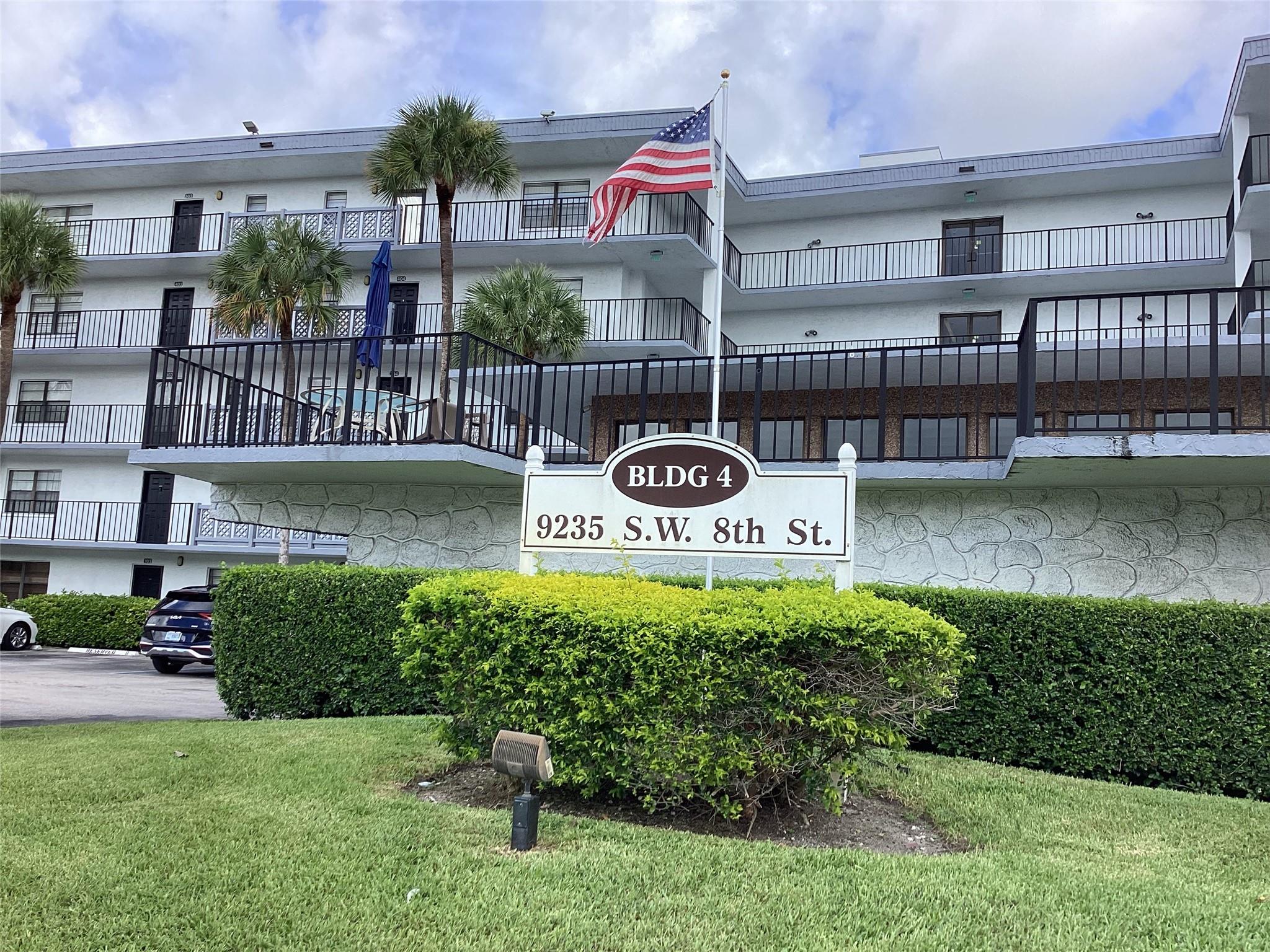 LOVELY 1BEDROOM11/2 BATHS IN AN ALL AGE BUILDING. CONDO HAS JUST BEEN PAINTED, KITCHEN AND BATHS RECENTLY UPDATED. WASHER AND DRYER IN UNIT. ALL AGES WELCOME IN THIS BUILDING. A+ SCHOOLS. SHOPPING AND MAJOR HIGHWAYS NEARBY. GREAT LOCATION. WELL MAINTAINED BUILDING. NEW POOL RECENLY OPENED. EASY ACCESS.
VACANT AND AVAILABLE IMMEDIATELY.