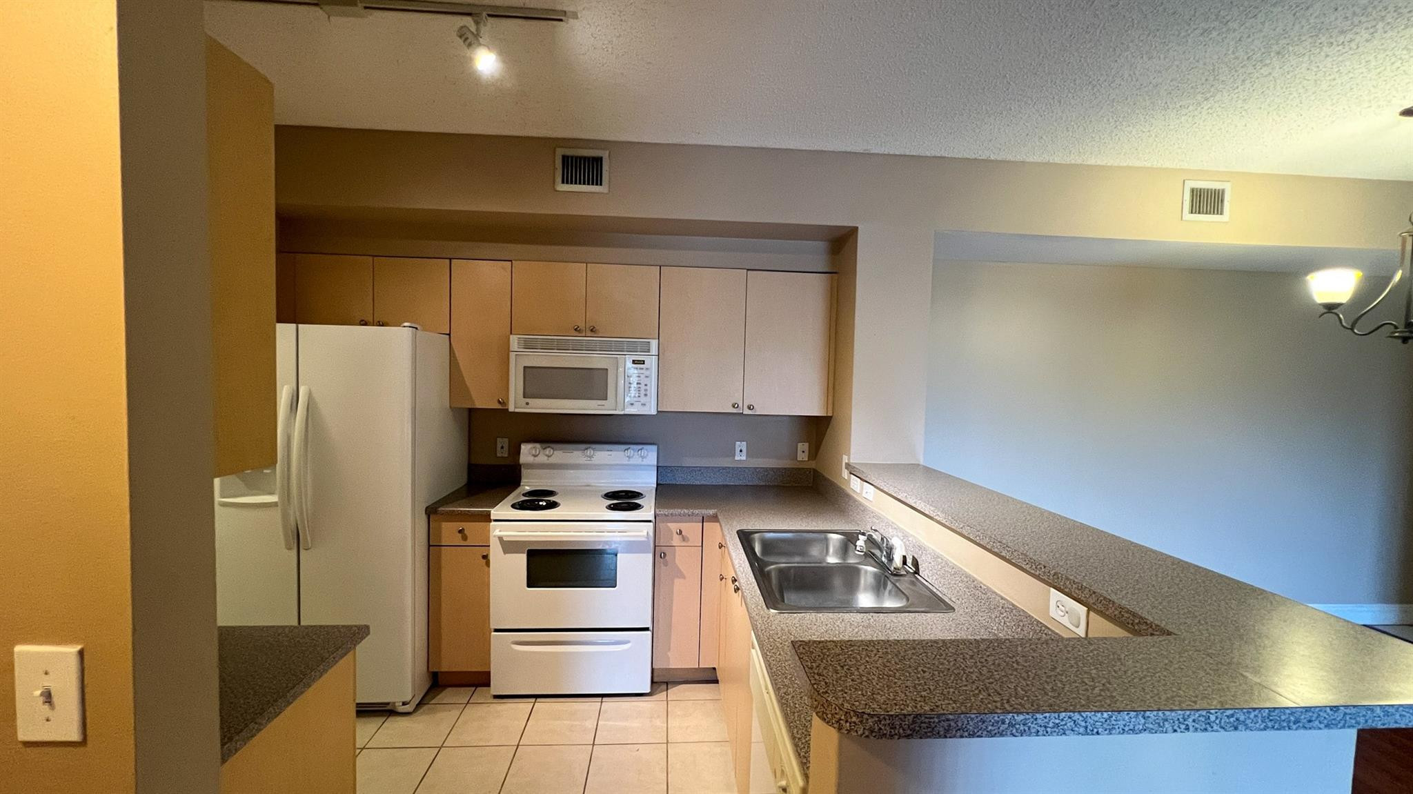 El-Ad Nob Hill Condo - Residential Lease