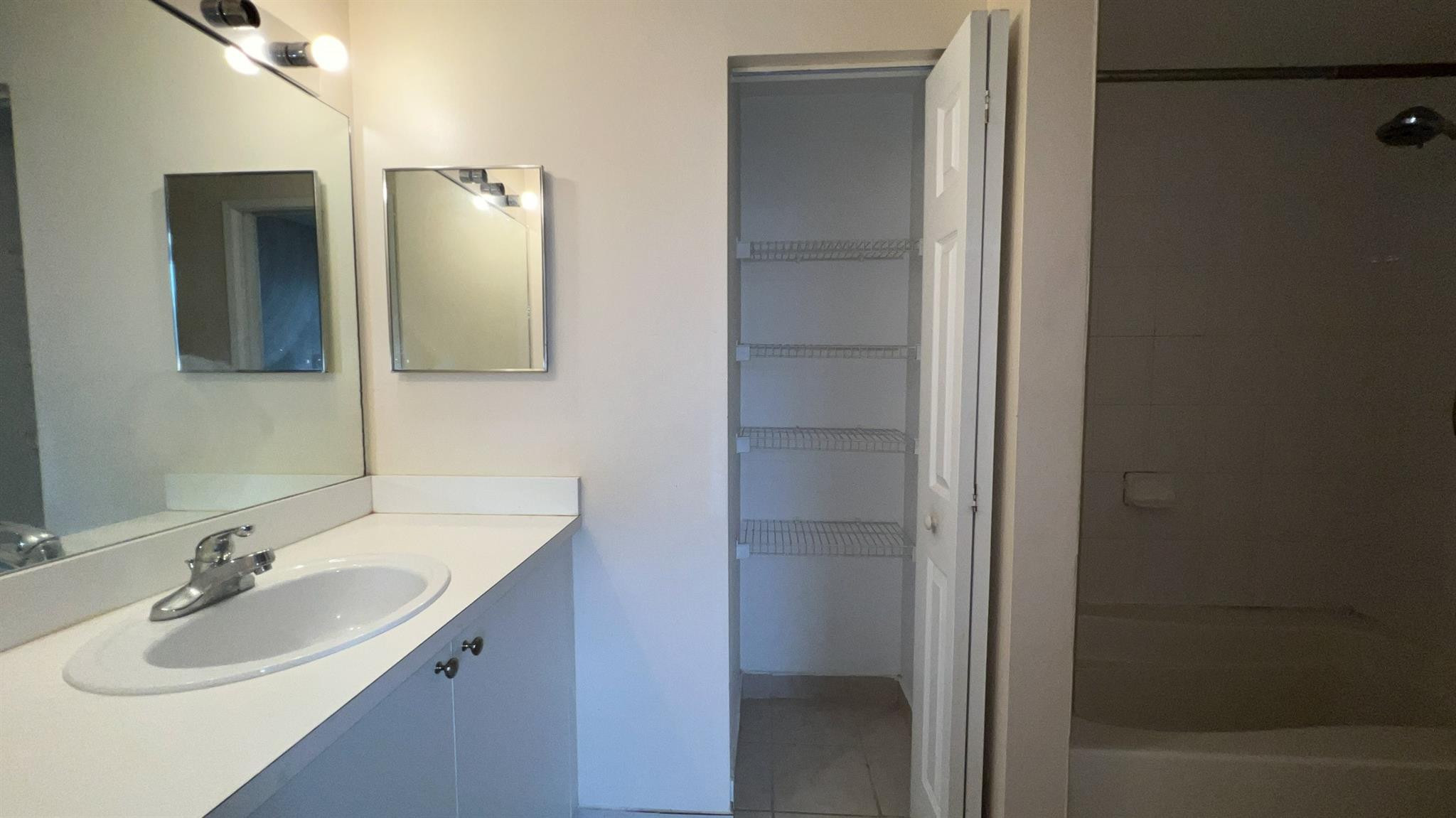 El-Ad Nob Hill Condo - Residential Lease