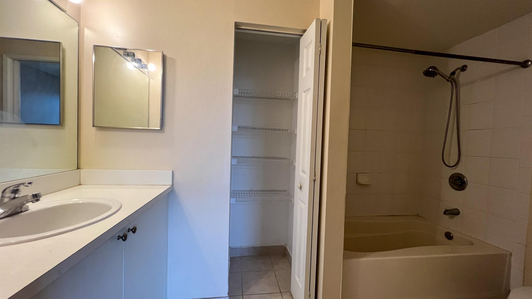 El-Ad Nob Hill Condo - Residential Lease