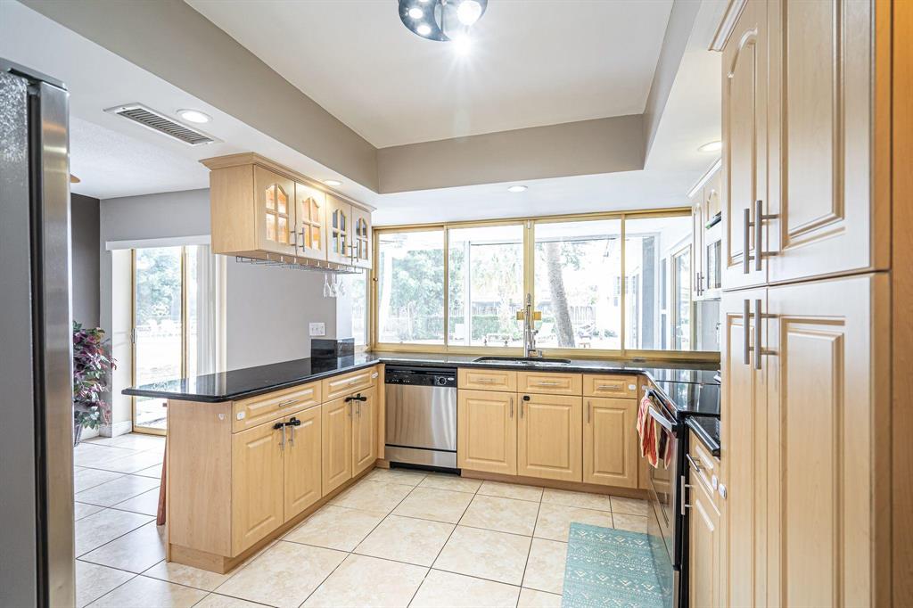 HOLLYWOOD HILLS - Residential