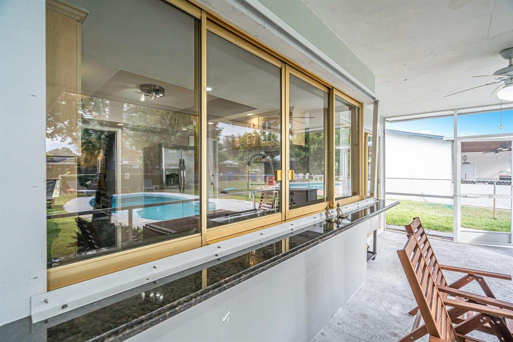 HOLLYWOOD HILLS - Residential