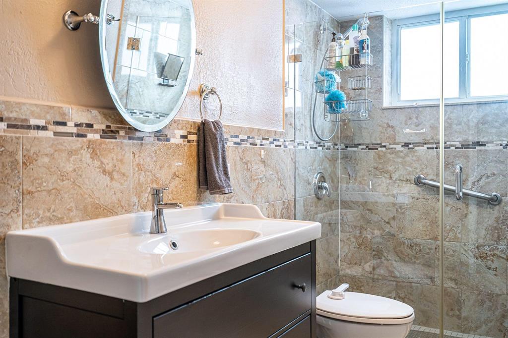 HOLLYWOOD HILLS - Residential