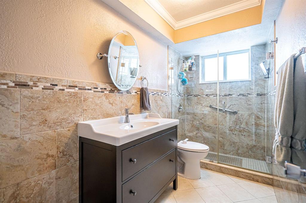 HOLLYWOOD HILLS - Residential