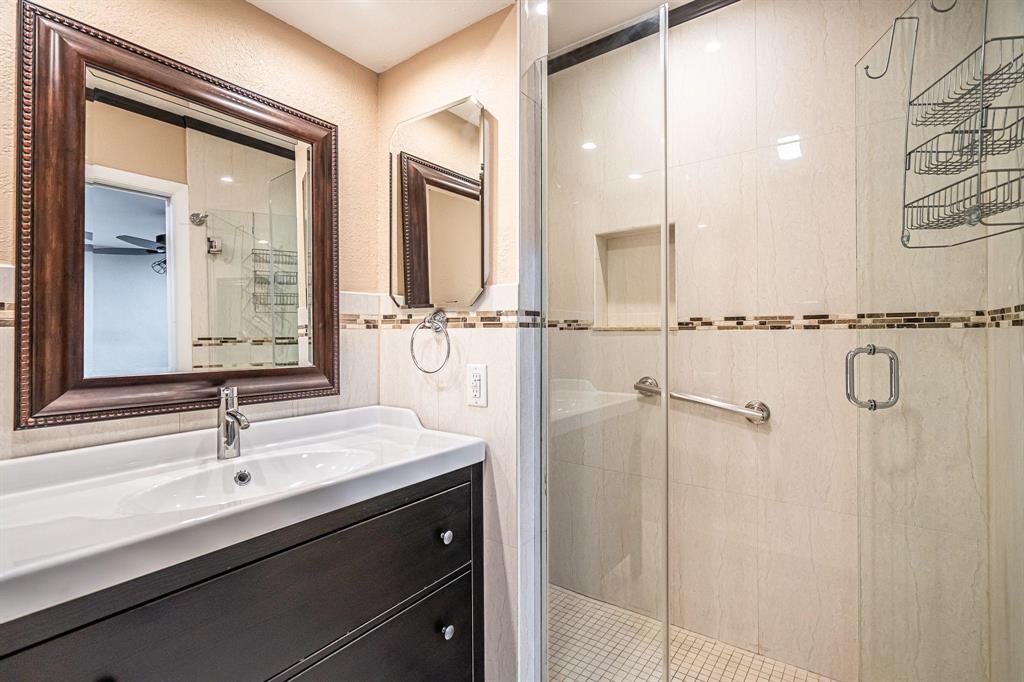 HOLLYWOOD HILLS - Residential