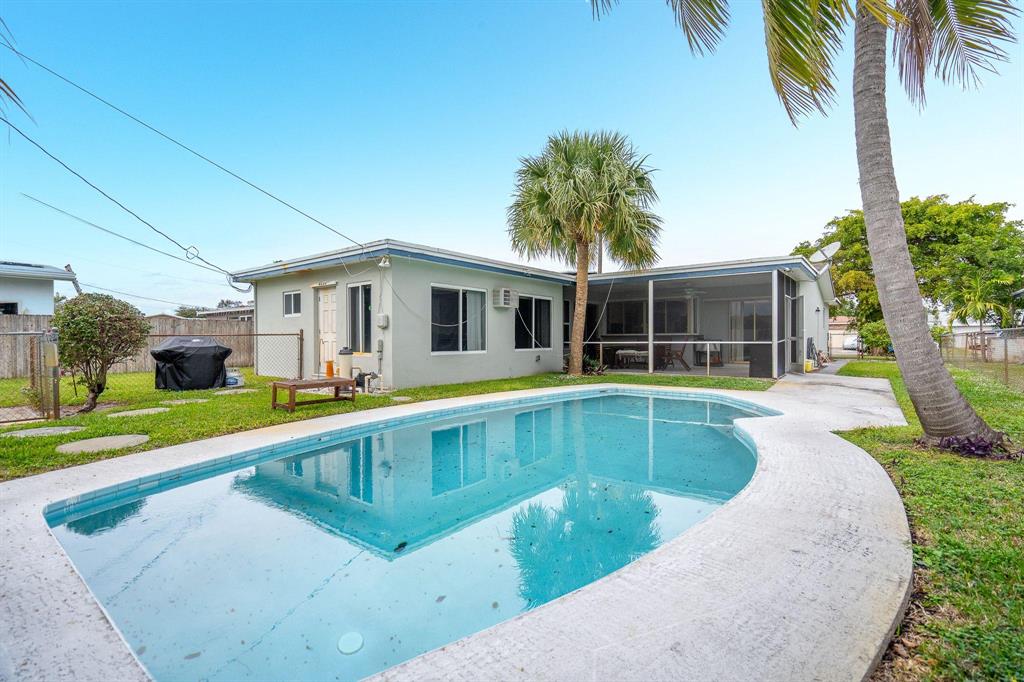 HOLLYWOOD HILLS - Residential