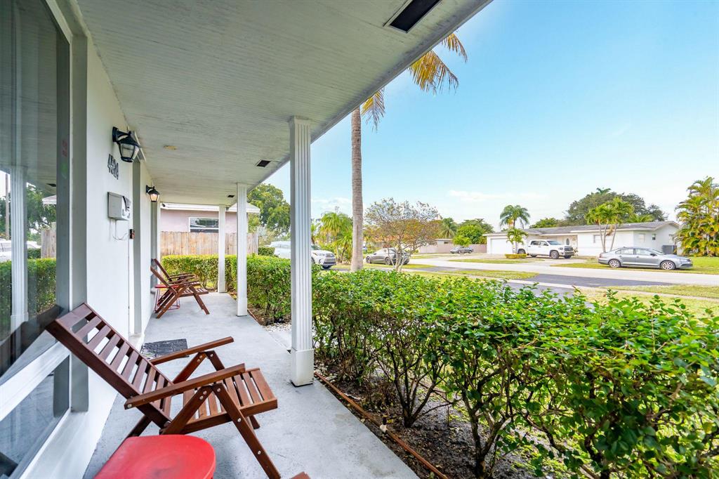 HOLLYWOOD HILLS - Residential