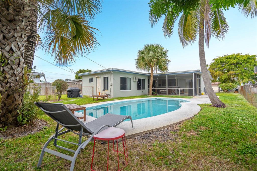 HOLLYWOOD HILLS - Residential