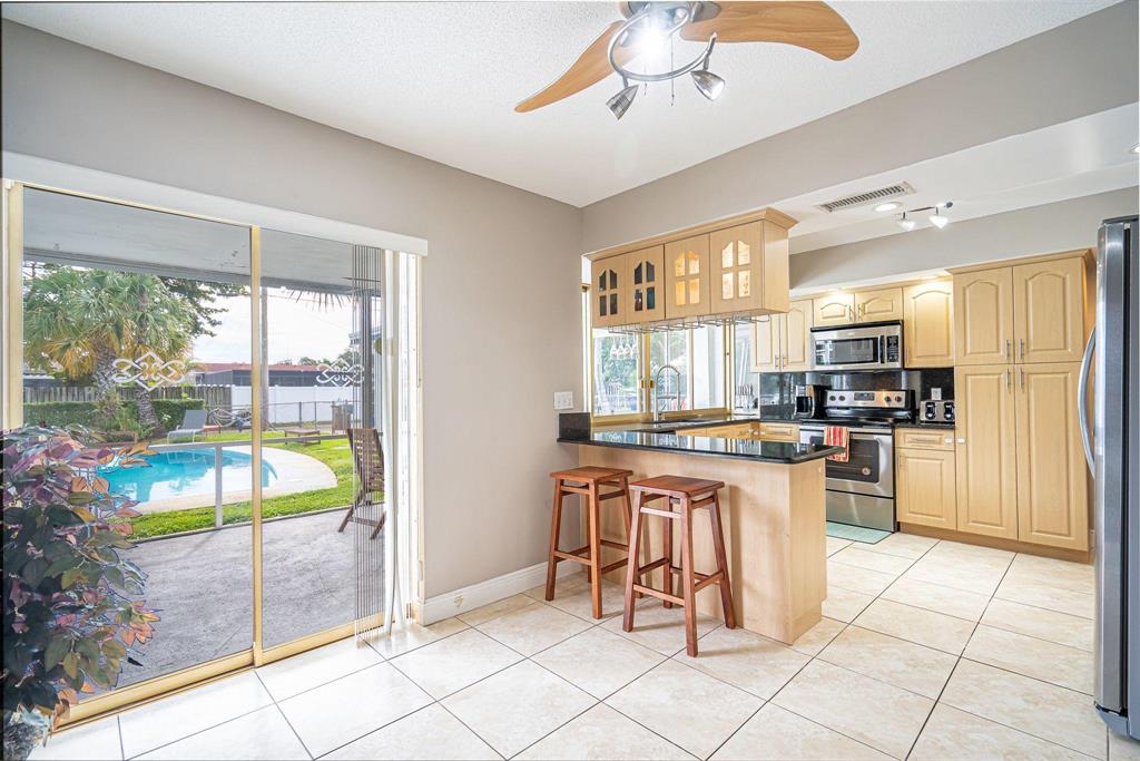 HOLLYWOOD HILLS - Residential