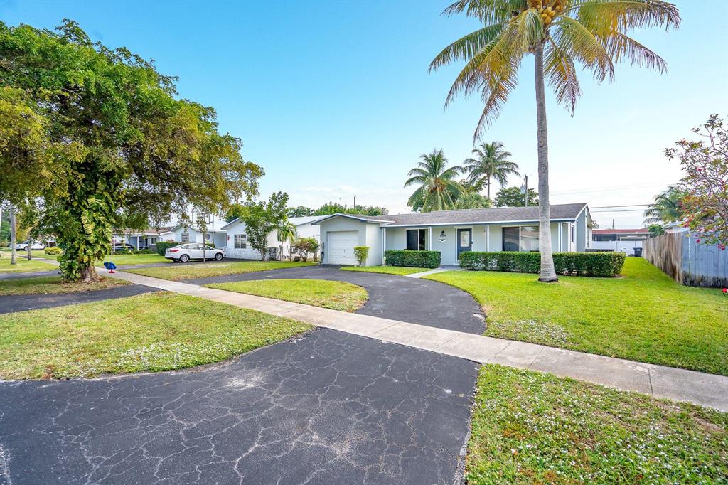 HOLLYWOOD HILLS - Residential