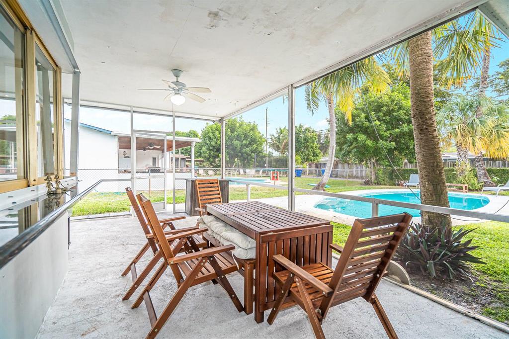 HOLLYWOOD HILLS - Residential