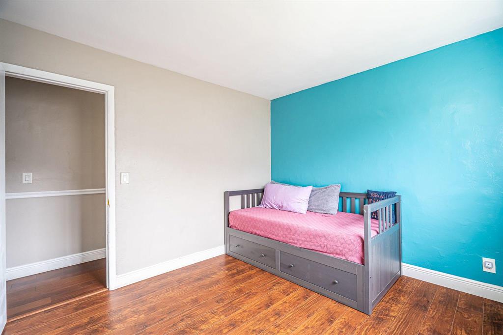 HOLLYWOOD HILLS - Residential