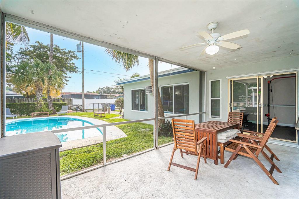 HOLLYWOOD HILLS - Residential