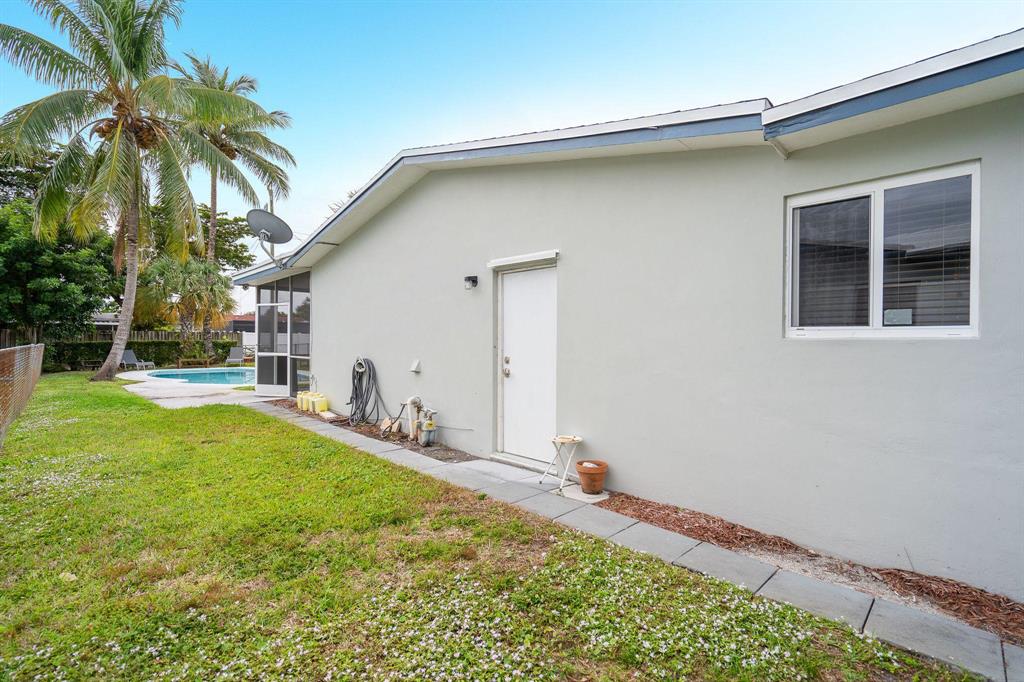 HOLLYWOOD HILLS - Residential