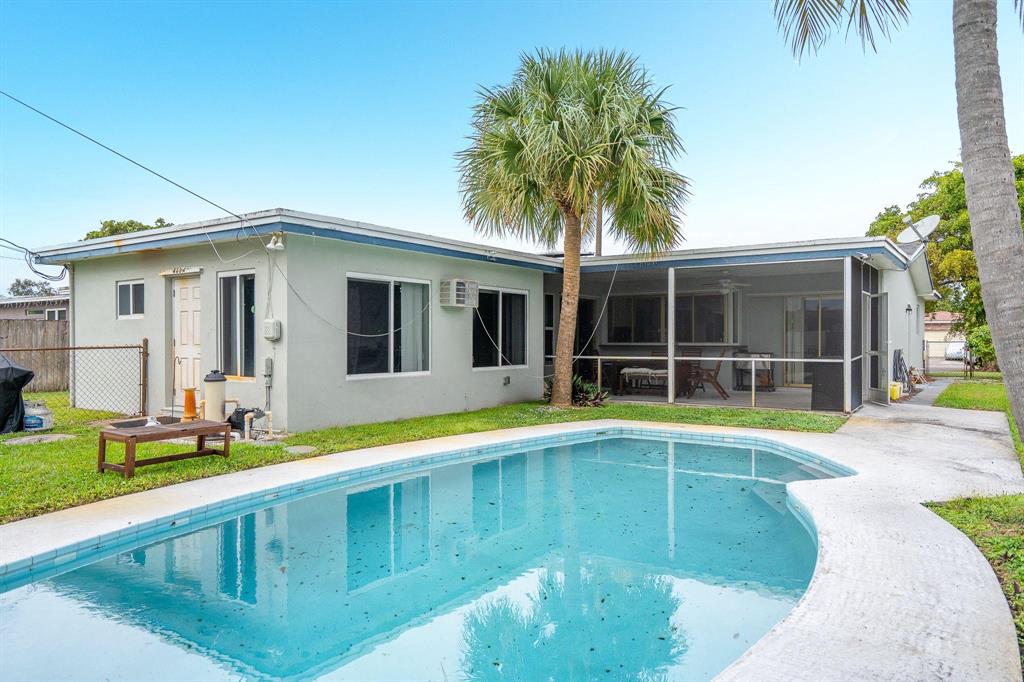 HOLLYWOOD HILLS - Residential