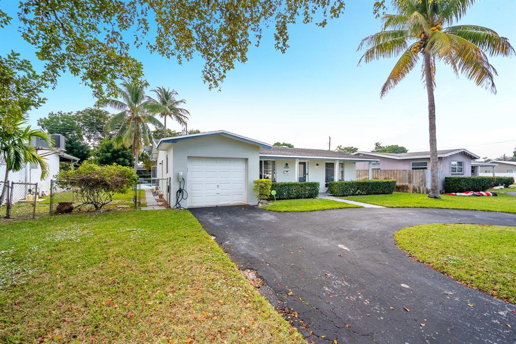 HOLLYWOOD HILLS - Residential