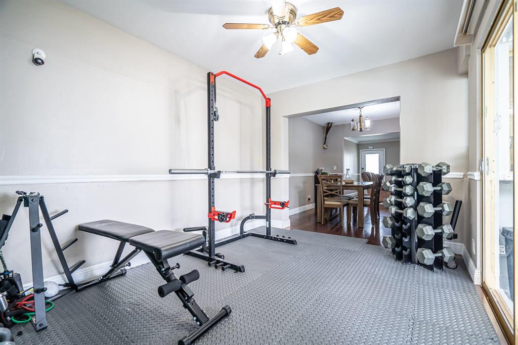 HOLLYWOOD HILLS - Residential