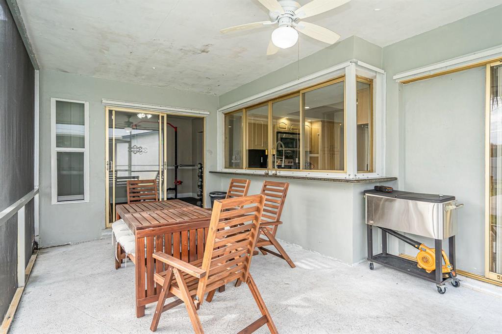 HOLLYWOOD HILLS - Residential