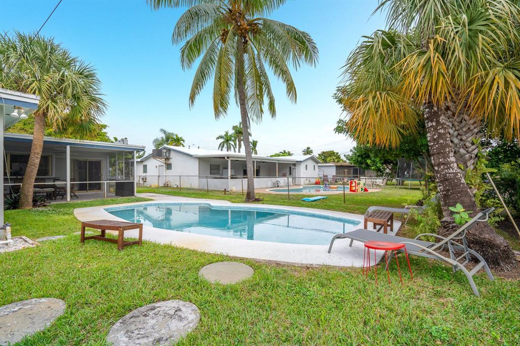 HOLLYWOOD HILLS - Residential