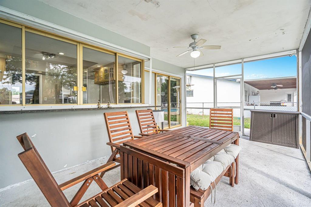 HOLLYWOOD HILLS - Residential