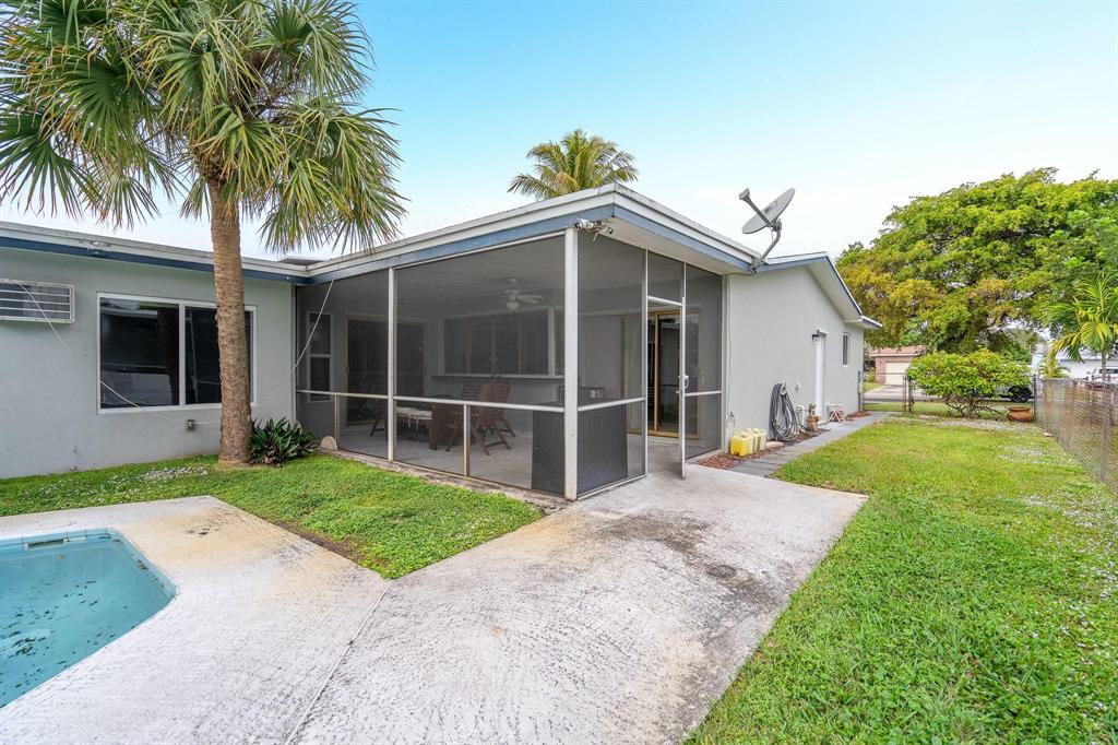 HOLLYWOOD HILLS - Residential