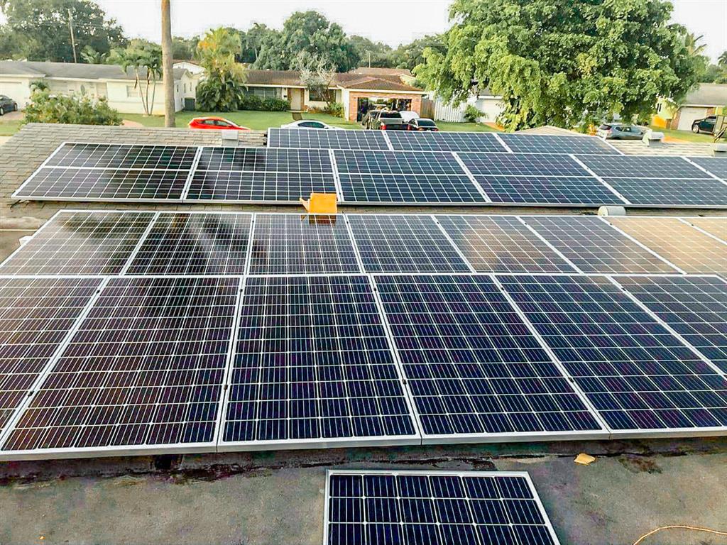 HOLLYWOOD HILLS - Residential