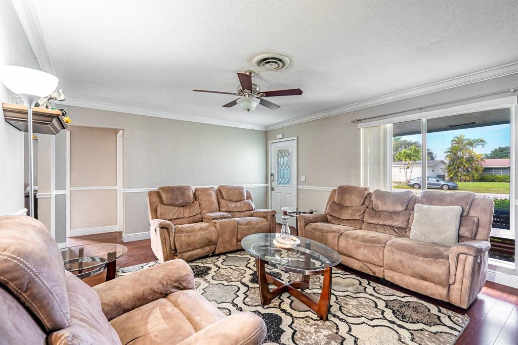 HOLLYWOOD HILLS - Residential