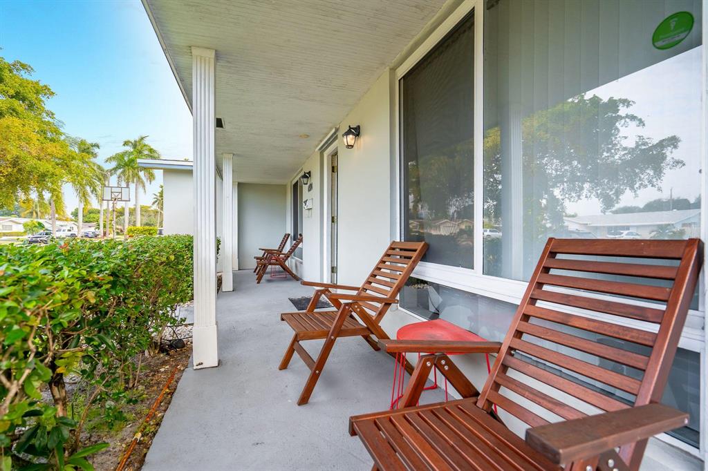 HOLLYWOOD HILLS - Residential