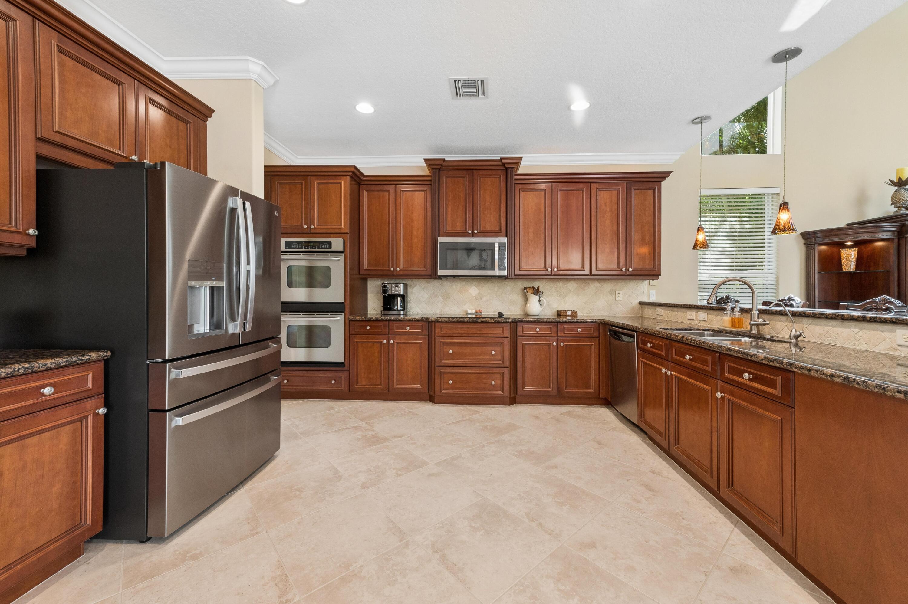 COUNTRY COVE ESTATES - Residential