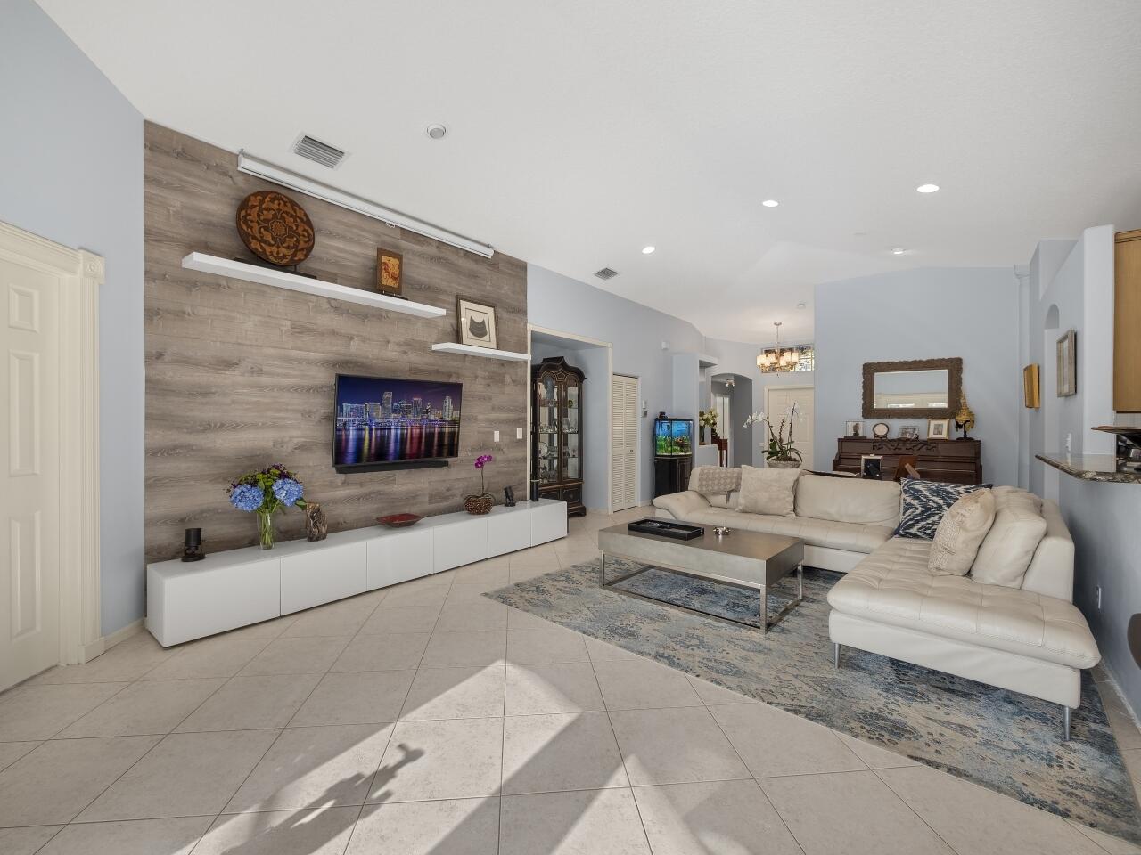 VENETIAN ISLES - Residential