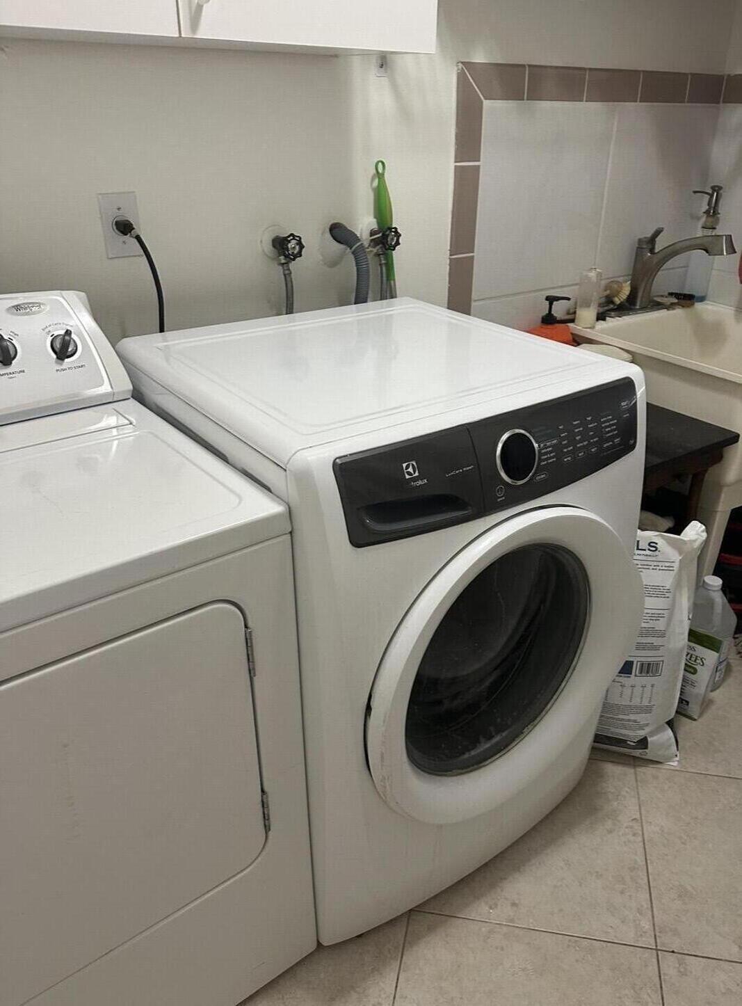 VENETIAN ISLES - Residential