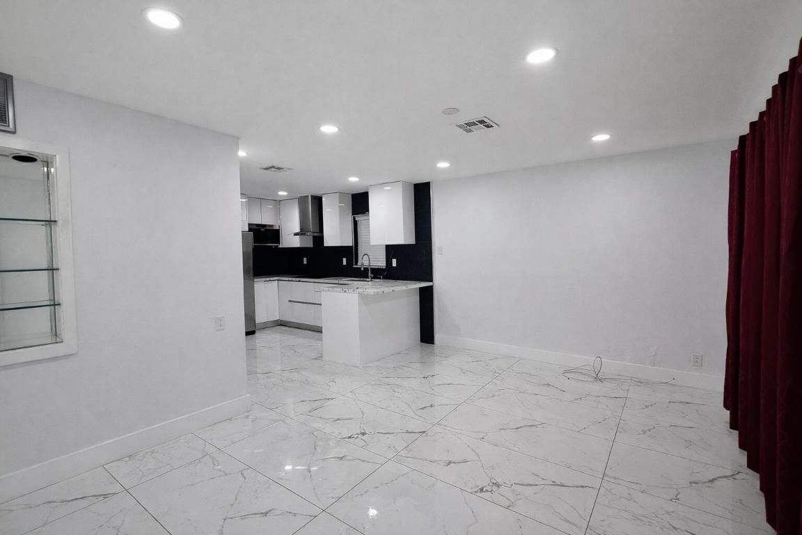 5823 Churchill Circle W