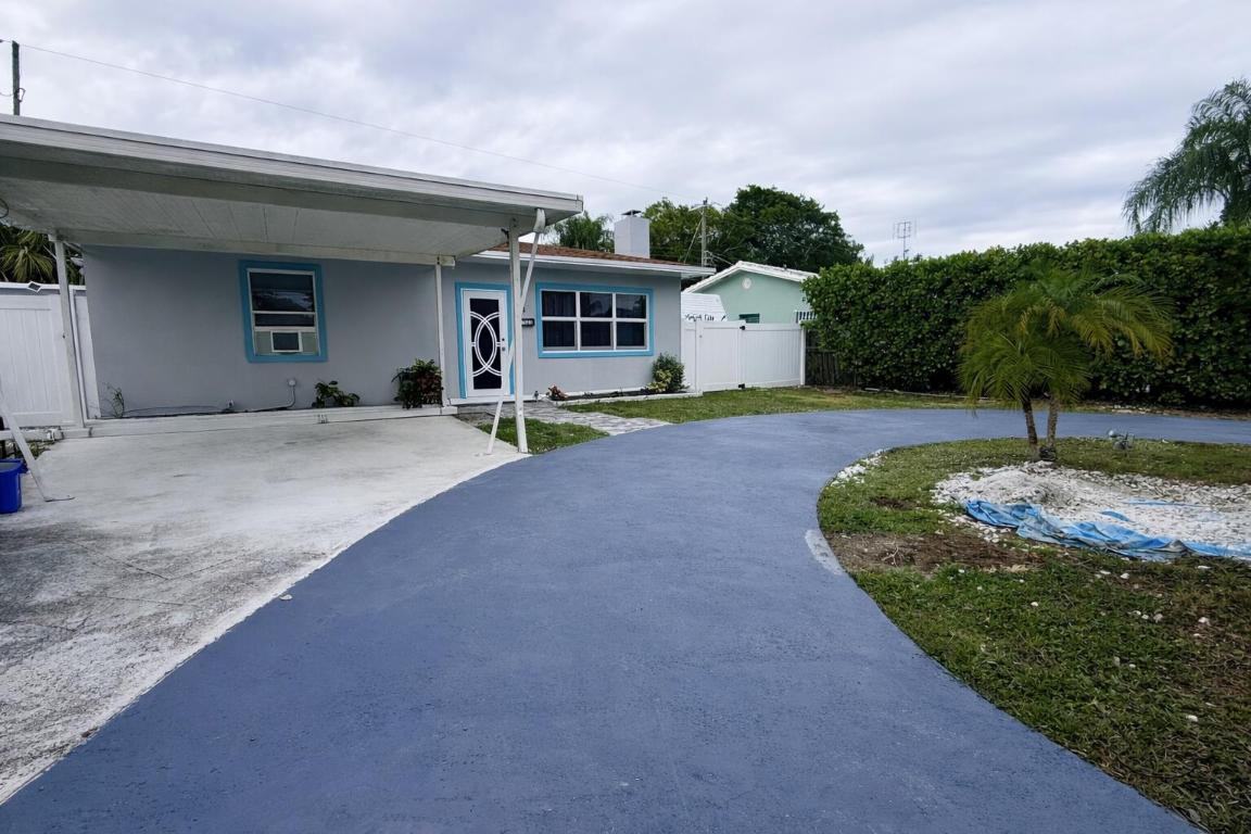 5823 Churchill Circle W