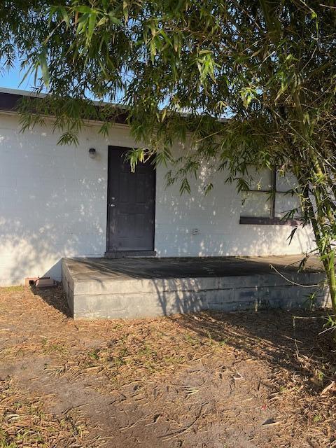 4 bedrooms/1.5 baths, a lovely home, renovated, new appliances, kitchen island, hard floor, nice backyard, parking spaces.