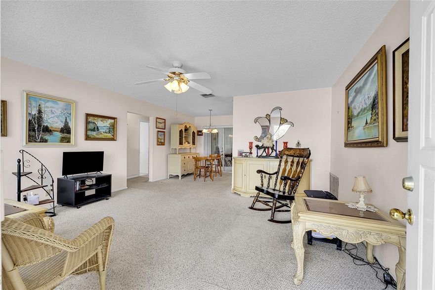 LOWEST PRICED 2 BEDROOM WITH GARAGE IN MAINLANDS!!!  NEW ROOF, NEW A/C, NEW ELECTRIC PANEL, TERMITE WARRANTY... 55+ Community with Plenty of Activities...Walk to the Clubhouse! 1 Car Garage and Florida Room... Kitchen Pass Through Window.. Very Bright Clean and Well Maintained...Easy Access to Florida Turnpike, I-95, Shopping, Restaurants, Transportation...Great Central Location!