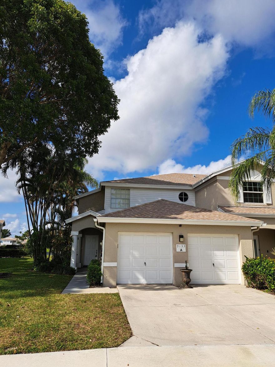 WELL MKAINTAINED TOWNHOUSE WITH 3 BEDROOM 3 FULL BATHROOM AND 2 CAR GARAGE. LARGEST TOWNHOUSE IN BOCA GARDENS. VACANT EASY TO SHOW.