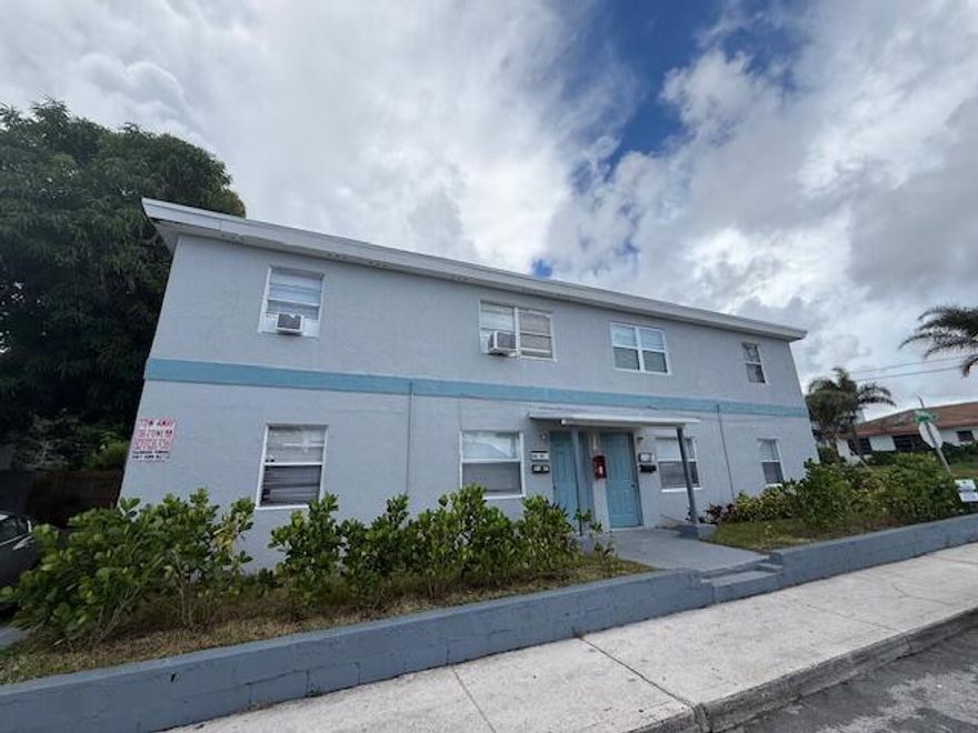 Come and tour this beautiful 2 bedrooms 1 bathroom unit available  for rent close to  town area of west palm beach , Palm beach outlet , lot of dining  , close to I-95 and much more . Fully equip with brand new central Ac unit