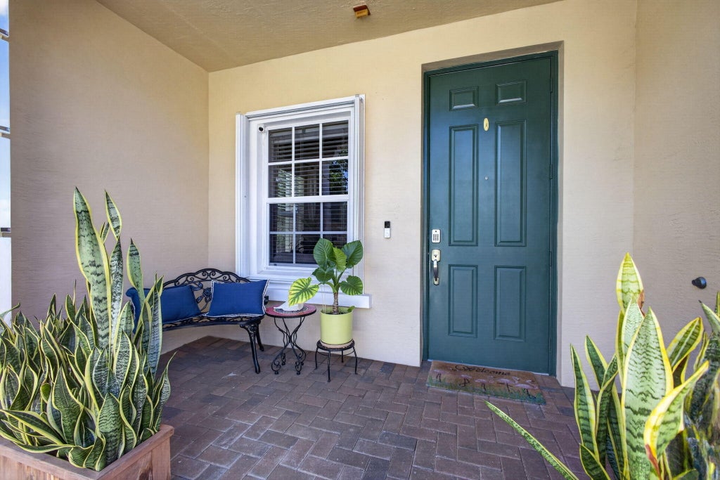 Photo of 140 SW OTTER RUN Place, Stuart, FL 34997 (MLS # B26075448)