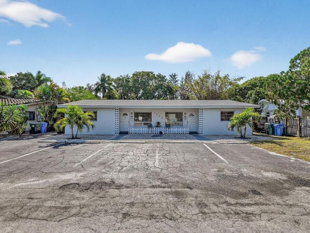 Photo of 1632 NE 33rd Street, Oakland Park, FL 33334 (MLS # F10545810)