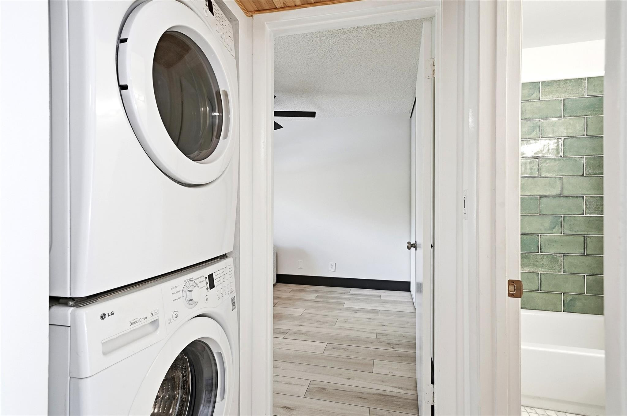 POND APPLE PLACE IV - Residential