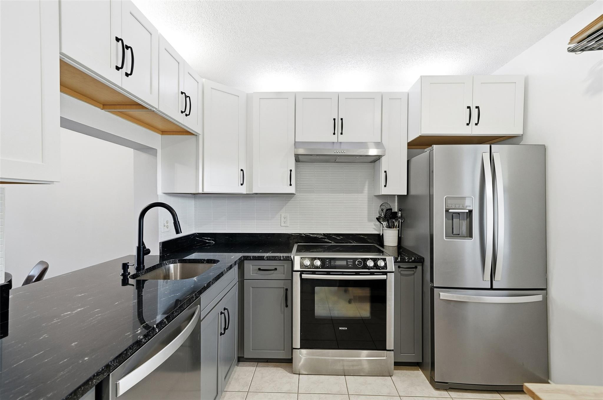 POND APPLE PLACE IV - Residential