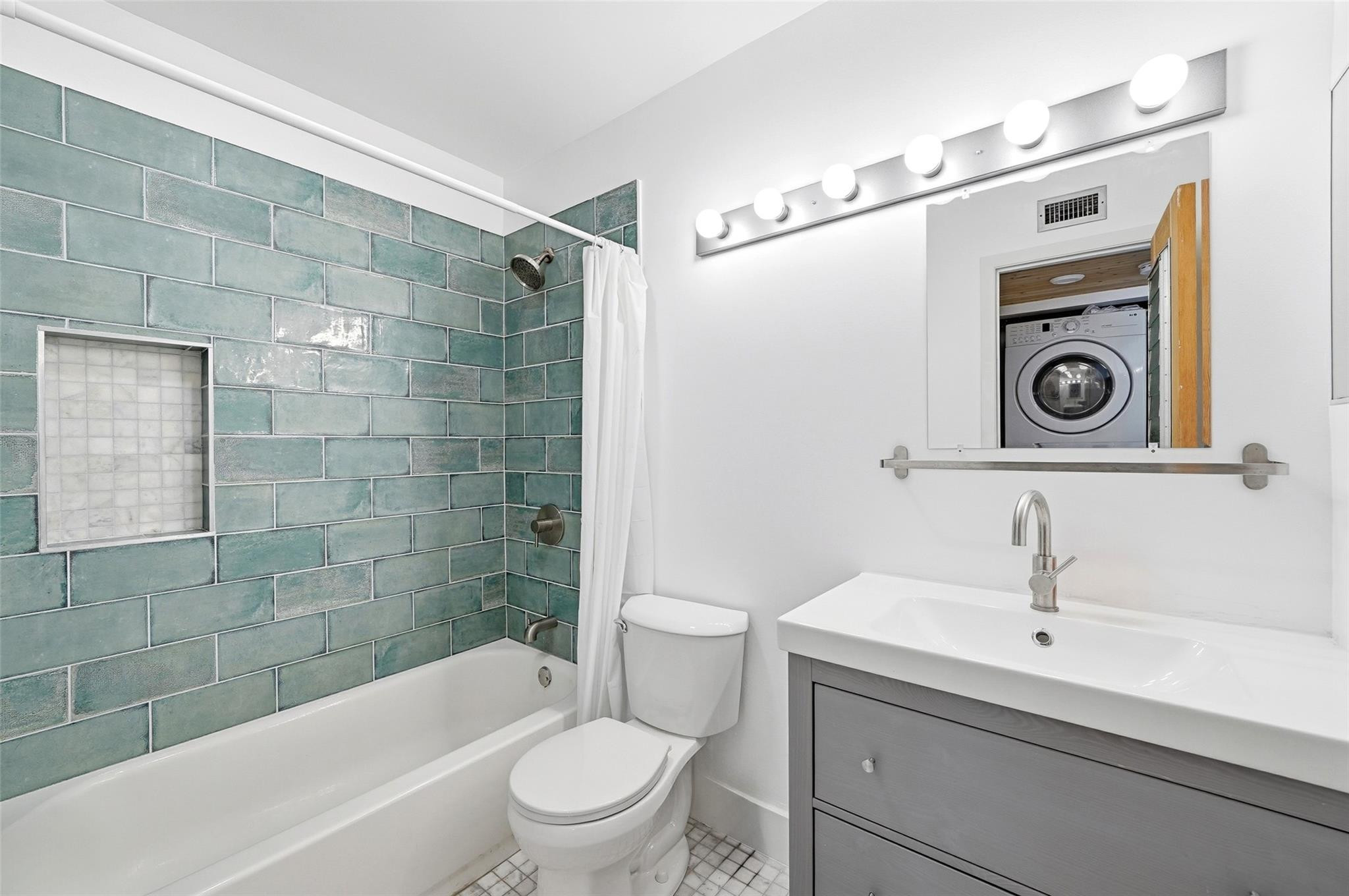 POND APPLE PLACE IV - Residential