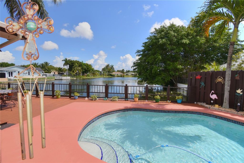 Photo of 4148 NW 19th Ter, Oakland Park, FL 33309 (MLS # F10532762)
