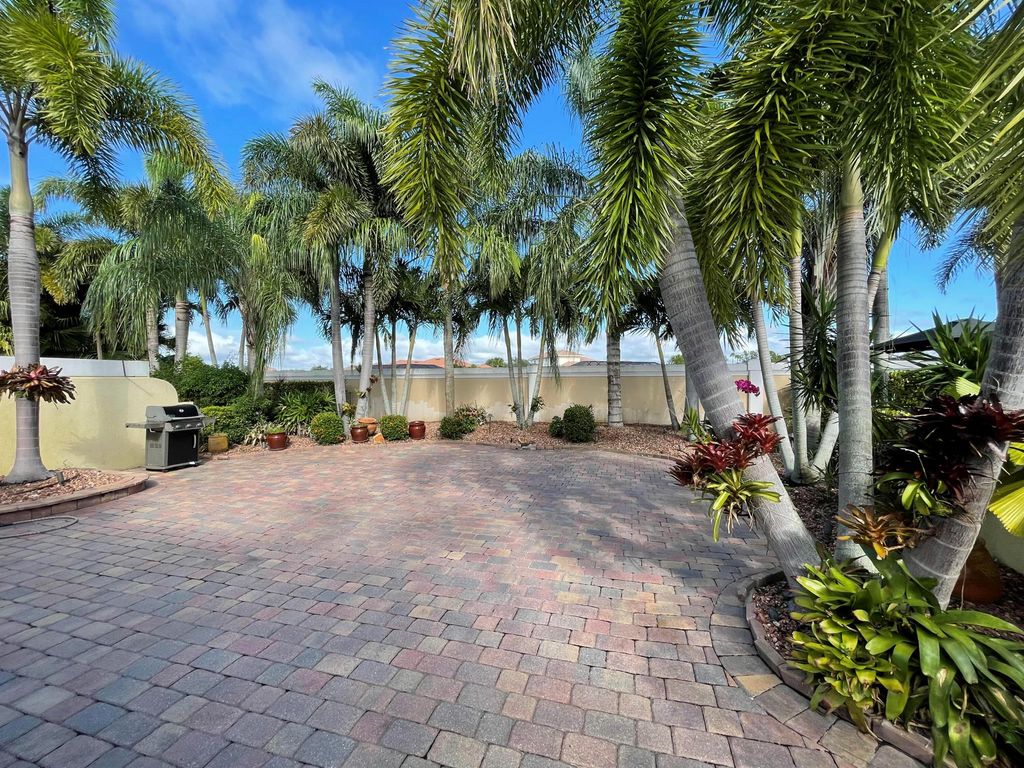 Photo of 10421 SW Stratton Drive, Port Saint Lucie, FL 34987 (MLS # R11030943)
