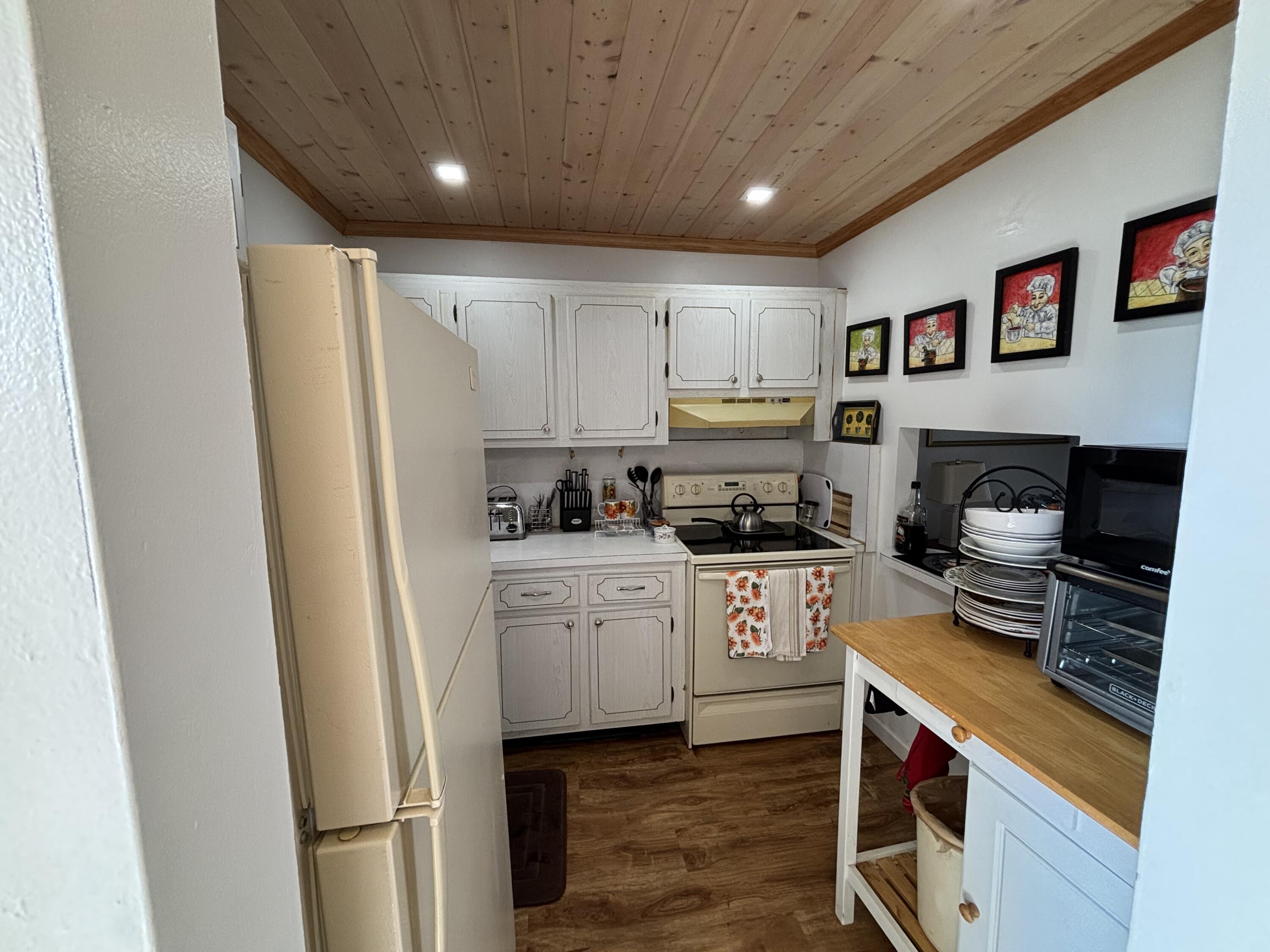 SUNRISE LAKES 19 CONDO - Residential