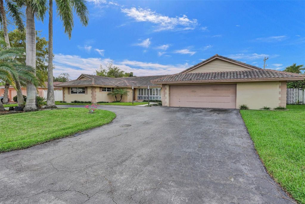 Photo of 2626 NE 37th Drive, Fort Lauderdale, FL 33308 (MLS # F10499552)