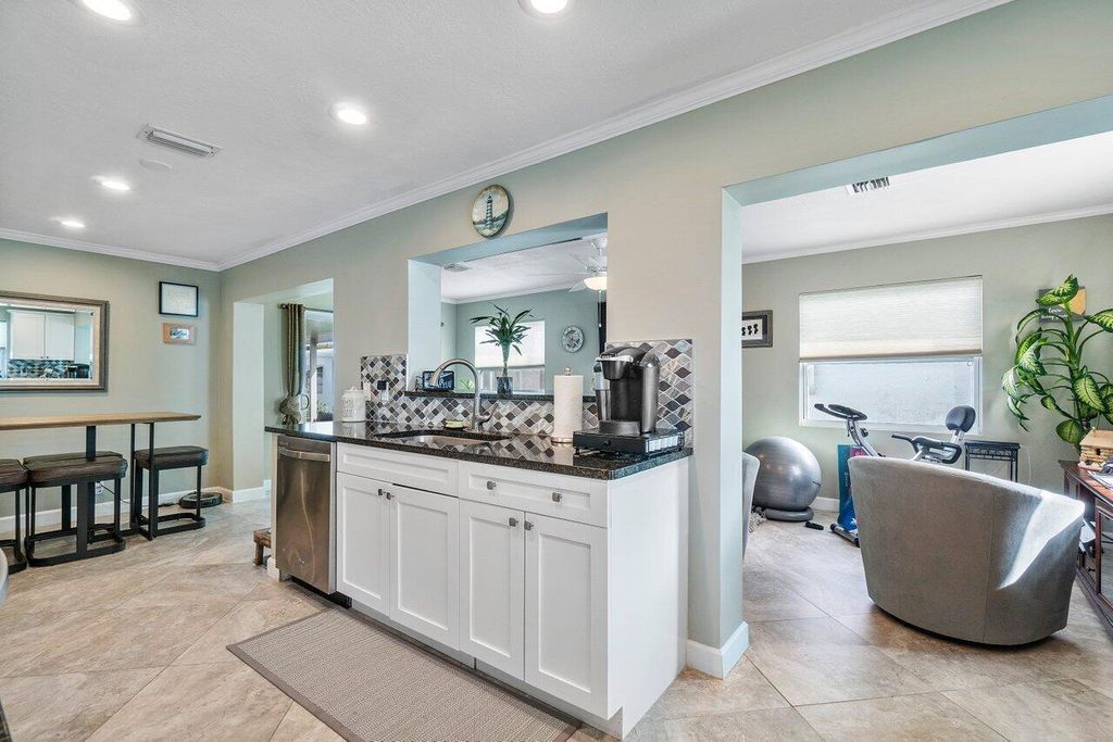Photo of 2302 SW 20th Terrace, Boynton Beach, FL 33426 (MLS # R10782533)