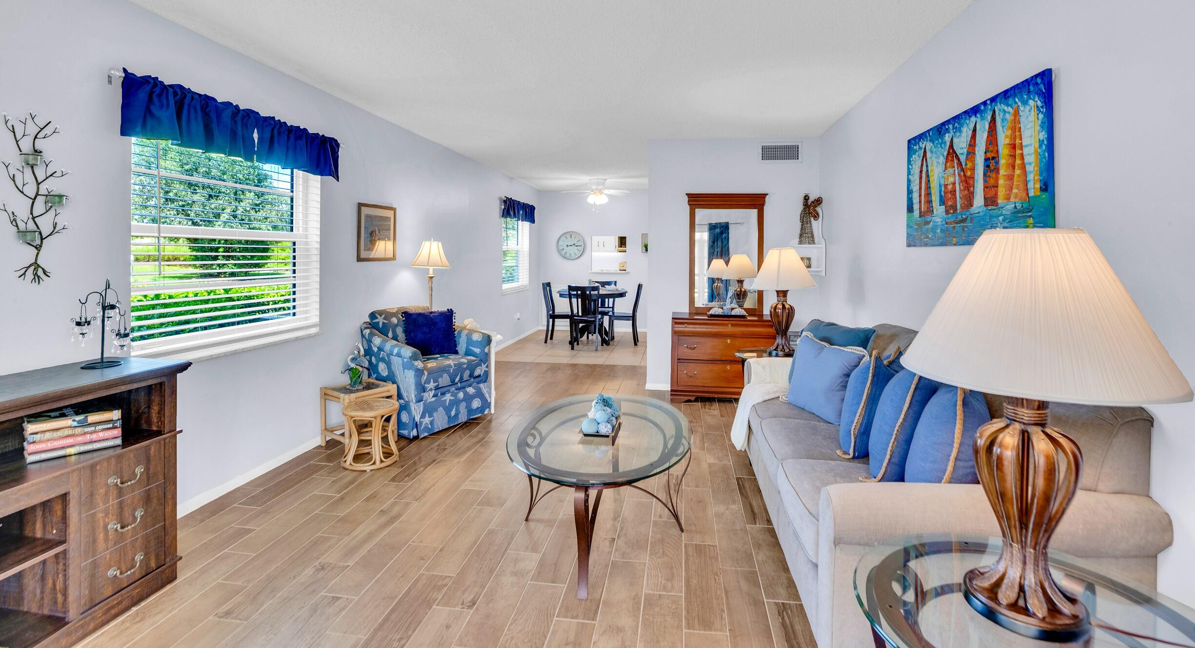 104 ROYAL OAK Drive 101, Vero Beach, FL, 32962/$139,000 2 104 ROYAL OAK Drive 101