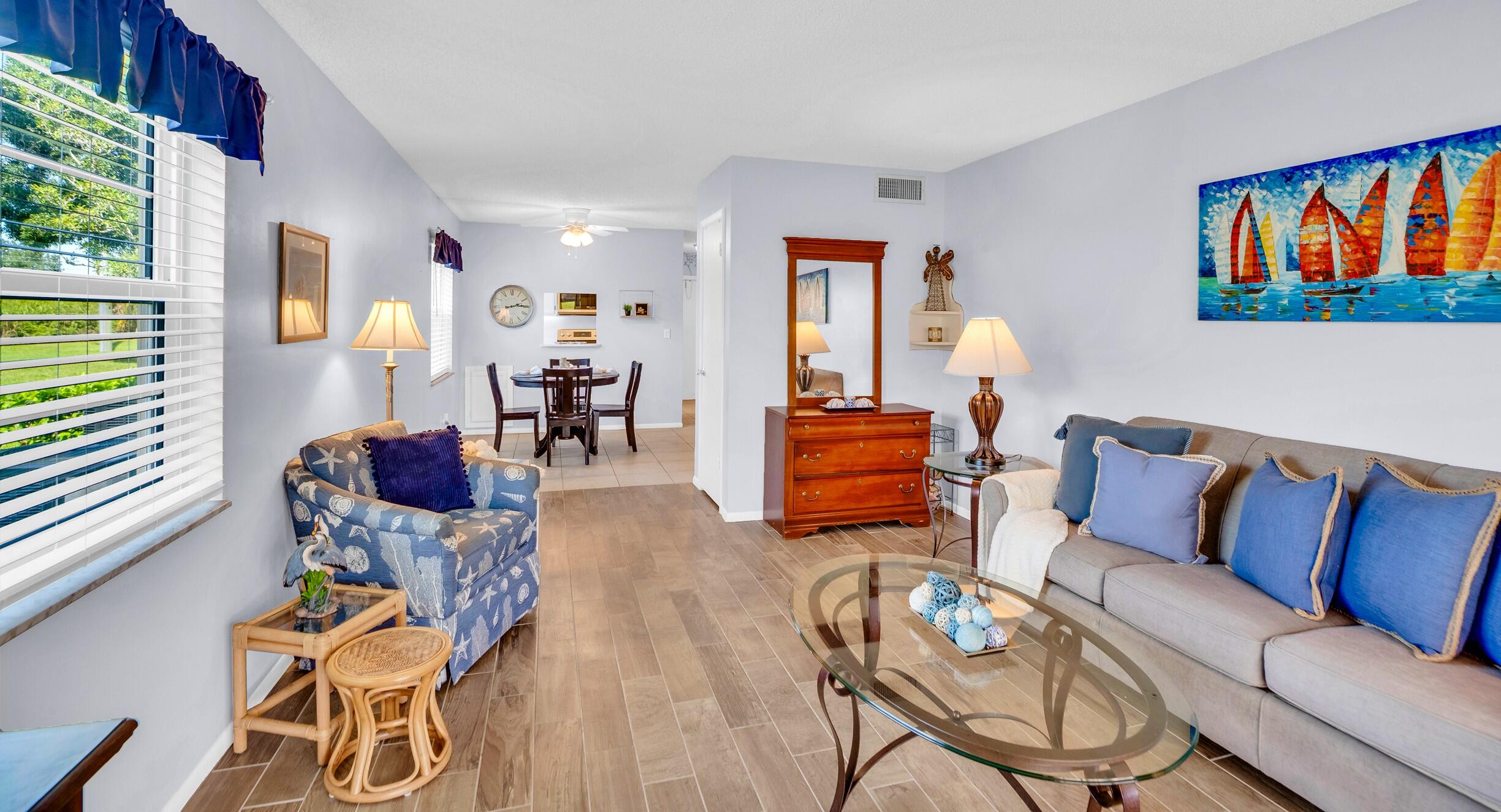 104 ROYAL OAK Drive 101, Vero Beach, FL, 32962/$139,000 3 104 ROYAL OAK Drive 101